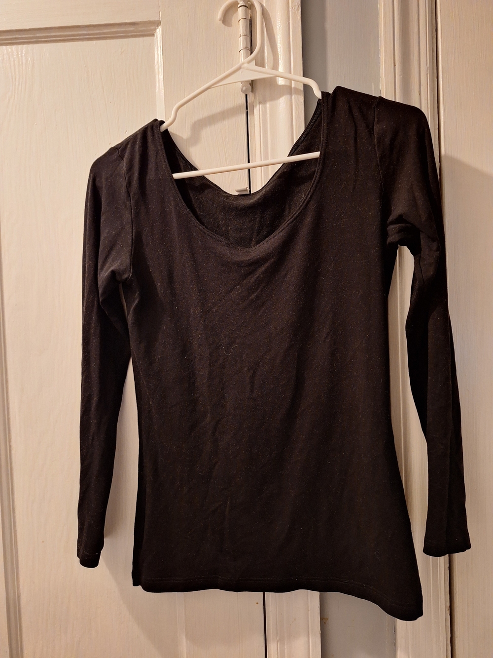 Uniqlo Black Long-Sleeve Scoop Neck Tee Going to charity Soon